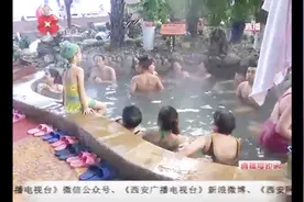 冬天到泡温泉！61岁大叔爱上泡温泉，容光焕发气色好视频封面