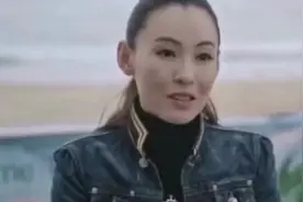 张柏芝暑假带儿子出游，谢振轩颜值赶上父亲，弟弟呆萌可爱像妈妈视频封面