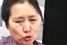 脑出血妈妈由医生多次劝说放弃治疗到现在能独立行走快速康复秘诀视频封面