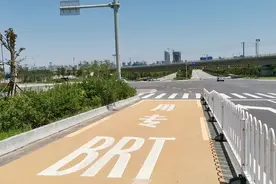 西安建成的首条BRT专用通道：新的快速公交通道来了...视频封面