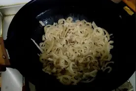 200g猪皮500g水，家里边自己做的猪皮冻，吃起来特别劲道~视频封面