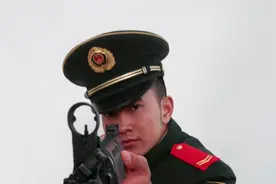当过兵的战友们，户口簿上这一栏需要更改一下！比退伍证还管用视频封面