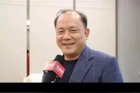 侨界翘楚
大名城 俞培俤
捐款1000万 物资若干

支付1000多万
美视频封面