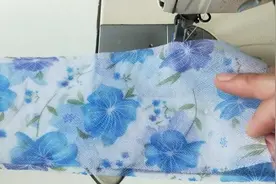 旧衣服、碎布头：随便一剪、一缝，做个漂亮头花，夏天扎超凉爽！视频封面