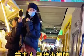 法斗在商场里玩滑板，带着主人找姐姐玩?#法斗 #萌宠 #狗狗成精了 #商场随拍 @卜月 不咋爱拍脸视频封面