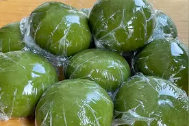 用艾草自制青团，不变色不发黄零添加，软糯香甜不粘牙，一口一个视频封面