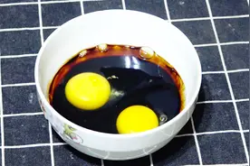 热米饭里拌什么好吃？教你懒人拌饭做法，简单又好吃视频封面