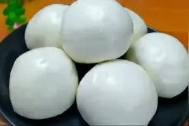 过年，保存馒头直接放冰箱是大错，简单一步，放半年不发霉不干裂视频封面