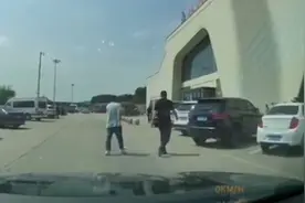济南警方通报男子在服务区被撞身亡：司机将油门当刹车 已被控制视频封面