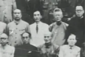 1952年，民生公司总经理卢作孚自杀，他的儿子家中一片沉寂视频封面