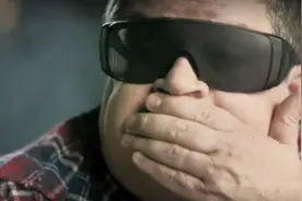 宕机异次元：男子看3D电影，发现钻出恐怖触手，观众却说是特效！视频封面