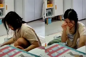 宝妈哄睡宝宝逐渐崩溃，失声痛哭宝宝来安慰，网友破防：感同身受视频封面