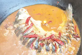草鱼好吃又简单的做法，一锅炖一整条，鱼肉嫩汤汁鲜美视频封面