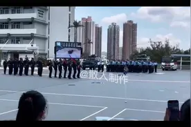 最新:中国香港警察机动部队6月24日采用中式队列踢正步升国旗