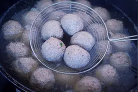 潮汕撒尿牛丸，一口爆汁，Q弹，做法简单，百年经典，比买的还香视频封面