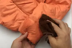 羽绒服袖口脏了不要用水洗，教你一招，比洗衣店洗的还干净视频封面