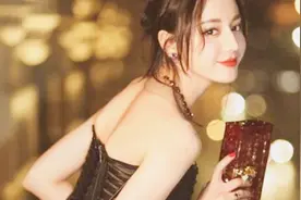 迪丽热巴性感的“蝴蝶背”成女性标准，却不知比含胸驼背更严重！视频封面