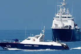 俄边防军在日本海扣押朝鲜渔船画面公开，俄军被迫发射信号弹！视频封面