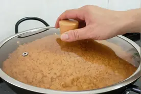 天冷了多吃乳鸽，加1把鹌鹑蛋，教你客家有名吃法，皮香肉滑好吃视频封面