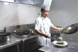 蒜苔肉丝你真的会做吗？很多人第一步就错了，川菜大厨教正宗做法视频封面