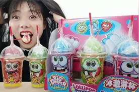 小姐姐吃创意造型棒棒糖，奶味香浓酸甜可口，蘸跳跳糖真刺激视频封面