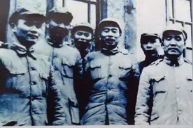 杜义德枪毙了王近山的两匹马，王近山提枪讨说法被徐向前训了一顿视频封面