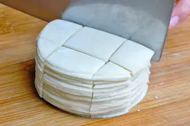 5毛钱的饺子皮，25年老阿姨教我拿手绝活，三天两头做，孩子爱吃视频封面