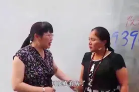 母亲突然得老年痴呆，让谁养谁不养，邻居一番话儿女后悔视频封面