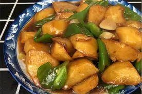 土豆这样做最入味，简单一做，端上桌3分钟就光盘，天天吃都不腻