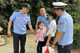 心酸！爸爸长期在外假期回家一天就要走，住院女儿不舍崩溃大哭视频封面