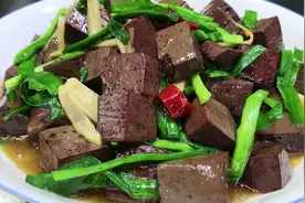 韭菜炒猪血，切记不要直接下锅炒，教你正确做法，猪血滑嫩无腥味视频封面
