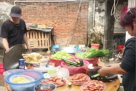 湛江农村老人过大寿，奇特习俗和丰盛菜肴，外地的朋友见过吗视频封面