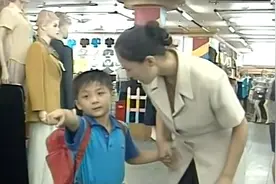 影视：丈夫车祸死去多年，儿子却在商场看见爸爸，妻子才知是阴谋视频封面
