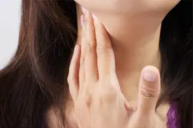 摸到脖子淋巴结肿大，是怎么回事？专家：可能是这3个原因视频封面