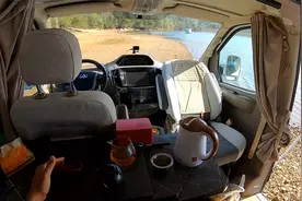 冬子在湖边悠闲的喝起下午茶，带你们体会神仙的柴米油盐酱醋茶视频封面