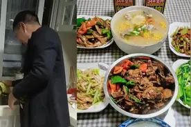 儿子第一次带女同学回家，父亲紧张得不敢吱声，活动范围仅限厨房视频封面