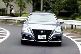 试驾2020款丰田皇冠CROWN，开车上路的那刻，才知道视野有多宽阔视频封面