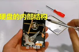怪不得机械硬盘容易坏，原来里面是这样的，太脆弱了视频封面