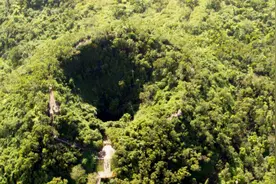 第一次近距离接触火山内部，据说从喷发到现在已经有八千多年。视频封面