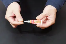 手指被502胶水粘住了怎么办？别急，用它滴一滴，胶水快速溶解视频封面