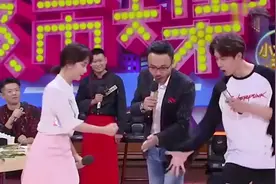 明星套路人系列，谭松韵猜拳被王一博套路，直呼：我看王一博老实视频封面