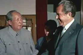 毛主席晚年会见尼克松总统，他打破常规，会谈整整持续了1个小时视频封面