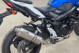 铃木摩托GSR750，造型犀利，配ABS，水冷四缸引擎，声浪真不赖视频封面