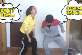 母女俩挑战抖音最火不用手穿裤子，两人各使奇招，笑出“腹肌”视频封面