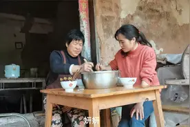 好久没有吃火锅了今天用柴火锅做个素火锅吃吃——自己做出秋天味视频封面