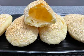 喜欢吃烧饼的不要去买了，教你在家做芝麻烧饼，个个空心酥脆鲜香视频封面