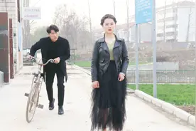 河南方言：农村小伙谈恋爱推破自行车，女友受不了要分手，太逗了