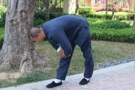 腰怕寒，每天拉伸9次，疏通膀胱经，排出寒气，改善腰椎损伤！视频封面
