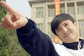 老戏骨临场发挥“脱衣戏”，直接吓坏剧组视频封面