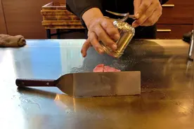 正宗的日本神户牛肉，看看被吹上天的和牛牛排长啥样，你愿意买吗视频封面